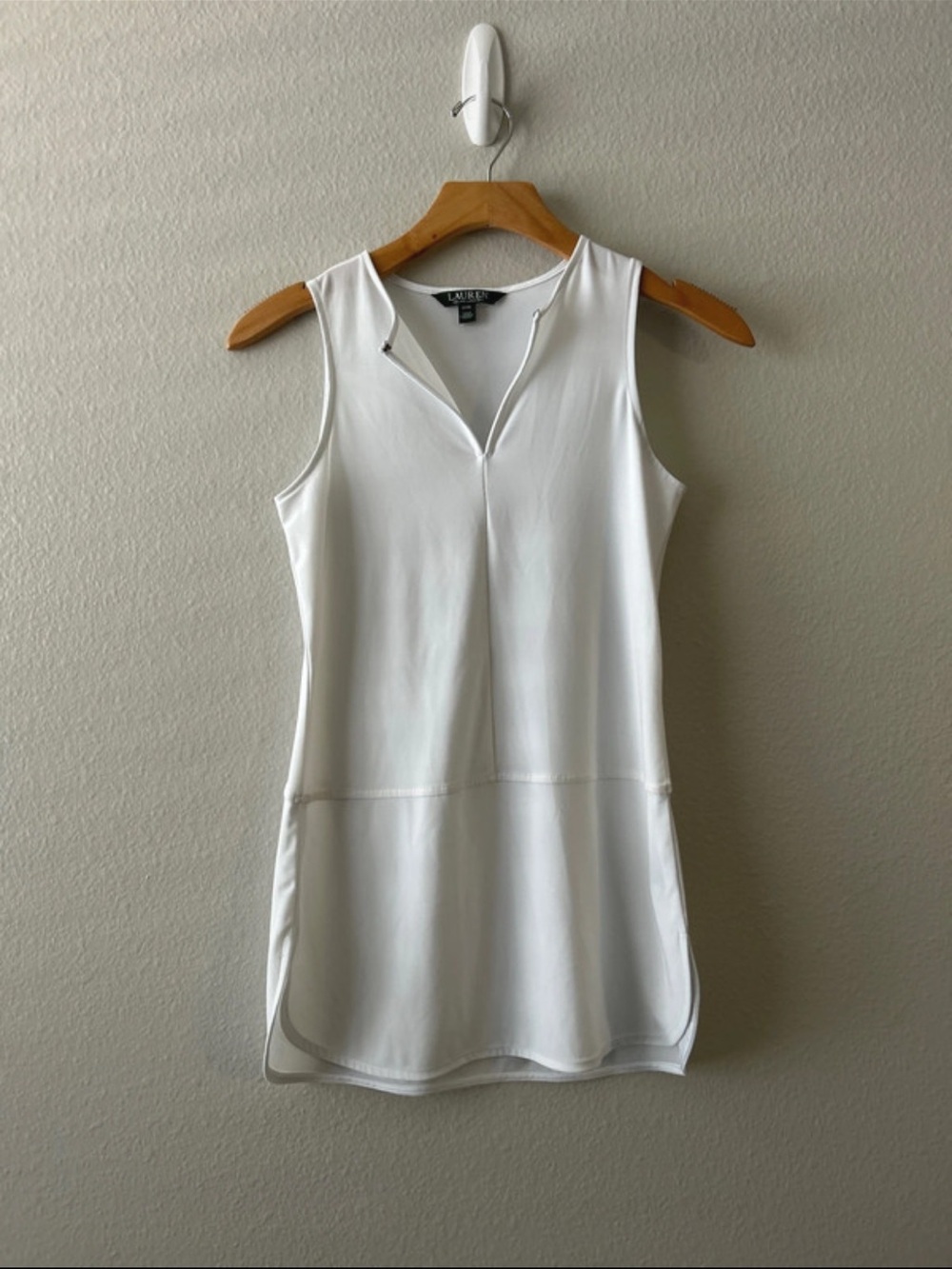 Ralph Lauren- White Sleeveless Zip V-Neck Tank Top